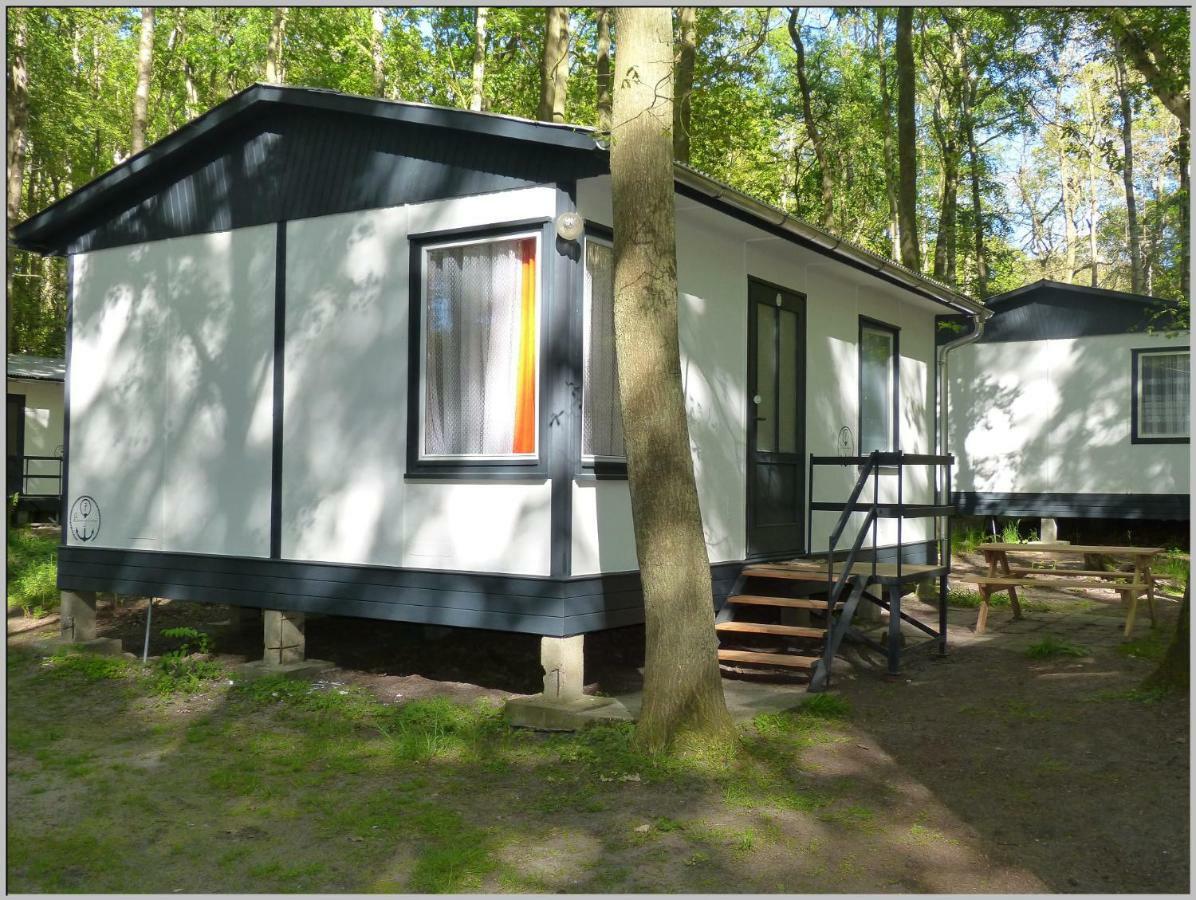 Ddr Bungalow Direkt Am Strand Auf Ruegen Dranske Exterior foto